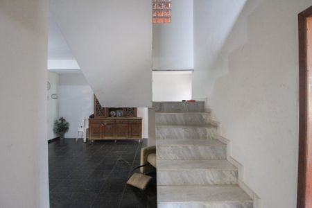 Casa à venda com 291m², 4 quartos e 4 vagasEscada