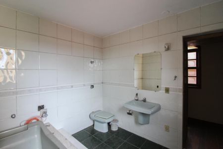 Casa à venda com 291m², 4 quartos e 4 vagasBanheiro da Suíte