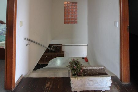 Casa à venda com 291m², 4 quartos e 4 vagasEscada