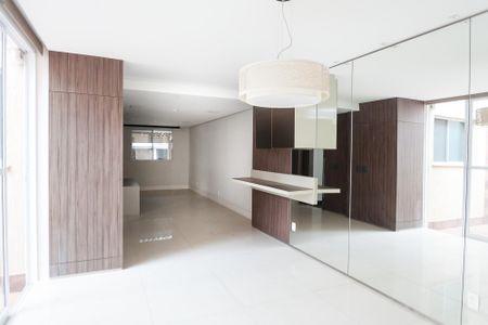 Casa de condomínio para alugar com 176m², 4 quartos e 2 vagassala