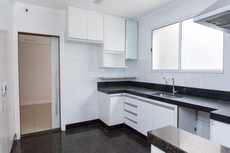 Casa de condomínio para alugar com 176m², 4 quartos e 2 vagasCozinha