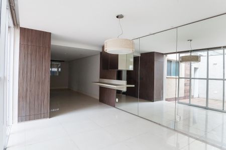 Casa de condomínio para alugar com 176m², 4 quartos e 2 vagassala