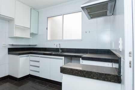 Casa de condomínio para alugar com 176m², 4 quartos e 2 vagasCozinha