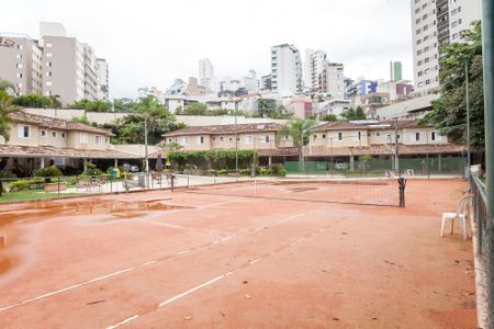 Casa de condomínio para alugar com 176m², 4 quartos e 2 vagasQuadra Esportiva