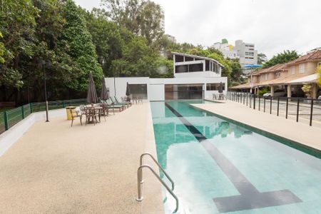 Casa de condomínio para alugar com 176m², 4 quartos e 2 vagasPiscina