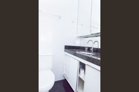 Casa de condomínio para alugar com 176m², 4 quartos e 2 vagasBanheiro da Suíte