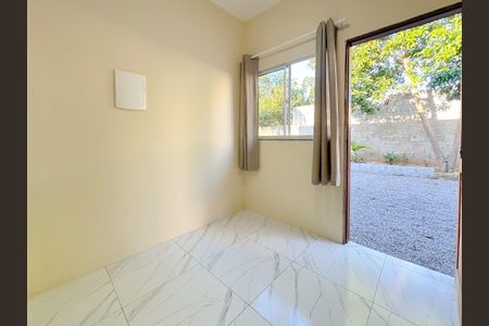 Sala de apartamento para alugar com 2 quartos, 32m² em São João do Rio Vermelho, Florianópolis