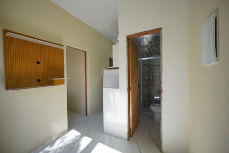 Sala de casa de condomínio para alugar com 2 quartos, 32m² em São João do Rio Vermelho, Florianópolis