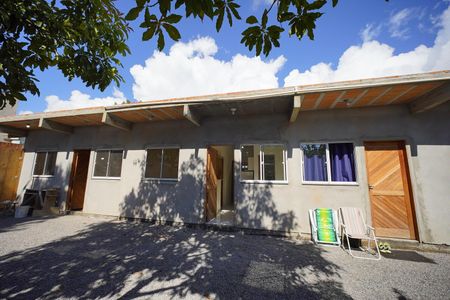 Casa de condomínio para alugar com 32m², 2 quartos e 1 vagaFachada e estacionamento 