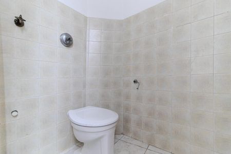 Apartamento para alugar com 72m², 2 quartos e sem vaga Apartamento para alugar com 72m², 2 quartos e sem vagaBanheiro de Serviço