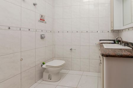 Casa para alugar com 240m², 3 quartos e 2 vagas Casa para alugar com 240m², 3 quartos e 2 vagasBanheiro