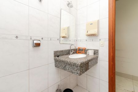 Casa para alugar com 240m², 3 quartos e 2 vagas Casa para alugar com 240m², 3 quartos e 2 vagasBanheiro da Edícula