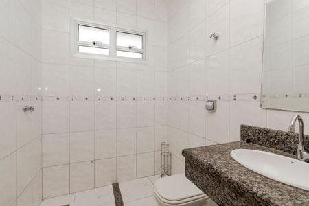 Casa para alugar com 240m², 3 quartos e 2 vagas Casa para alugar com 240m², 3 quartos e 2 vagasBanheiro da Edícula