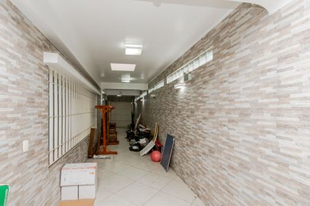 Casa para alugar com 240m², 3 quartos e 2 vagas Casa para alugar com 240m², 3 quartos e 2 vagasCorredor Lateral