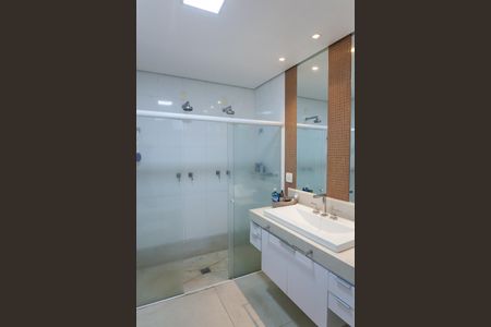 Casa de condomínio à venda com 466m², 4 quartos e 4 vagasBanheiro suite 4