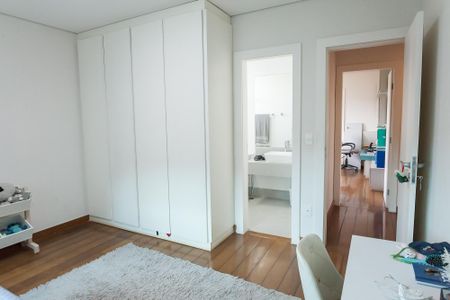 Casa de condomínio à venda com 466m², 4 quartos e 4 vagassuite 2