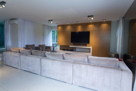 Casa de condomínio à venda com 466m², 4 quartos e 4 vagassala