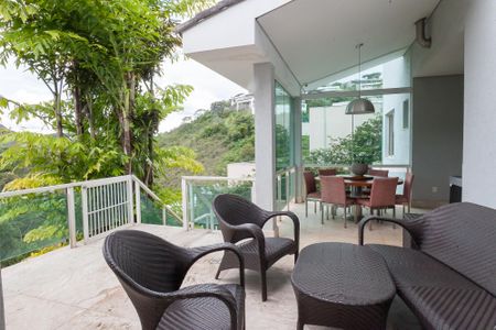 Casa de condomínio à venda com 466m², 4 quartos e 4 vagasÁrea externa