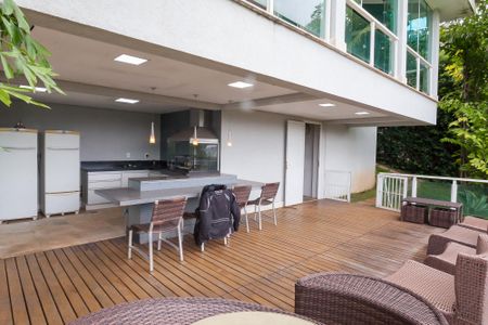 Casa de condomínio à venda com 466m², 4 quartos e 4 vagasChurrasqueira