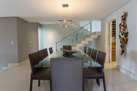 Casa de condomínio à venda com 466m², 4 quartos e 4 vagasSala de Jantar