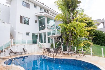 Casa de condomínio à venda com 466m², 4 quartos e 4 vagasPiscina