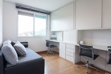 Casa de condomínio à venda com 466m², 4 quartos e 4 vagassuite 1