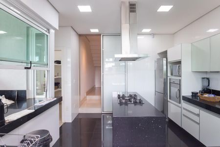 Casa de condomínio à venda com 466m², 4 quartos e 4 vagasCozinha