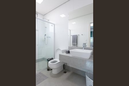 Casa de condomínio à venda com 466m², 4 quartos e 4 vagasBanheiro da Suíte 2