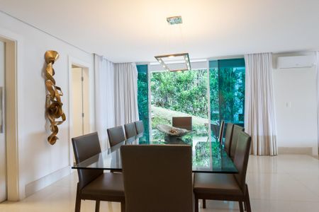 Casa de condomínio à venda com 466m², 4 quartos e 4 vagasSala de Jantar