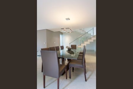 Casa de condomínio à venda com 466m², 4 quartos e 4 vagasSala de Jantar