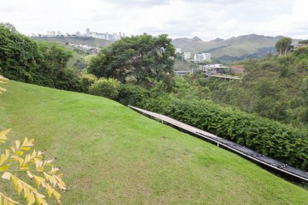 Casa de condomínio à venda com 466m², 4 quartos e 4 vagasQuintal