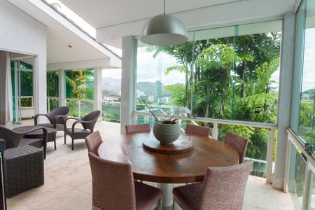 Casa de condomínio à venda com 466m², 4 quartos e 4 vagasÁrea externa