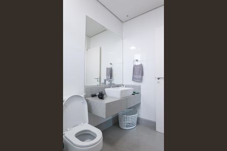 Casa de condomínio à venda com 466m², 4 quartos e 4 vagasBanheiro da Suíte 2