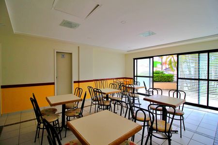 Apartamento à venda com 74m², 3 quartos e 1 vagaÁrea comum - Salão de festas