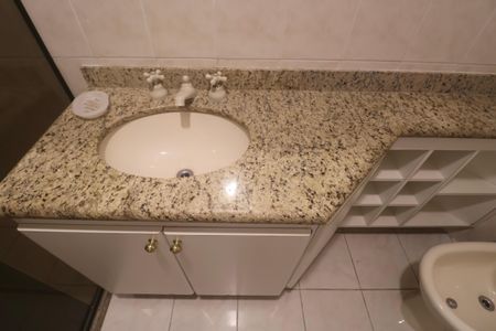 Apartamento para alugar com 179m², 4 quartos e 2 vagas Apartamento para alugar com 179m², 4 quartos e 2 vagasBanheiro Suíte 2