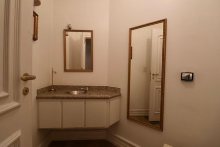 Apartamento para alugar com 179m², 4 quartos e 2 vagas Apartamento para alugar com 179m², 4 quartos e 2 vagasLavabo