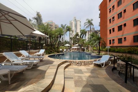 Apartamento para alugar com 179m², 4 quartos e 2 vagas Apartamento para alugar com 179m², 4 quartos e 2 vagasÁrea comum - Piscina