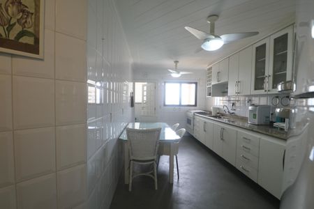 Apartamento para alugar com 179m², 4 quartos e 2 vagas Apartamento para alugar com 179m², 4 quartos e 2 vagasCozinha