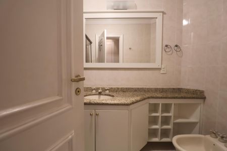 Apartamento para alugar com 179m², 4 quartos e 2 vagas Apartamento para alugar com 179m², 4 quartos e 2 vagasBanheiro Suíte 2