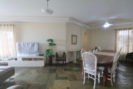 Apartamento para alugar com 179m², 4 quartos e 2 vagas Apartamento para alugar com 179m², 4 quartos e 2 vagasSala