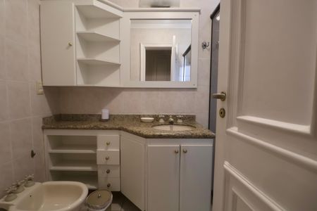 Apartamento para alugar com 179m², 4 quartos e 2 vagas Apartamento para alugar com 179m², 4 quartos e 2 vagasBanheiro Suíte