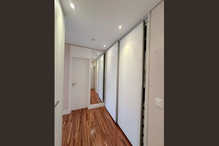 Apartamento à venda com 190m², 3 quartos e 4 vagasCloset Suíte 1