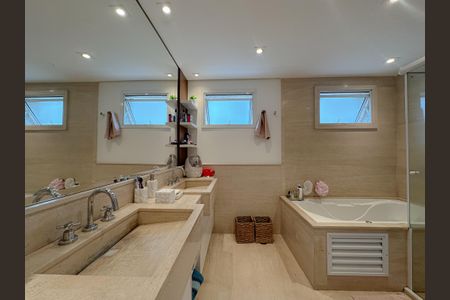 Apartamento à venda com 190m², 3 quartos e 4 vagasBanheiro Suíte 1