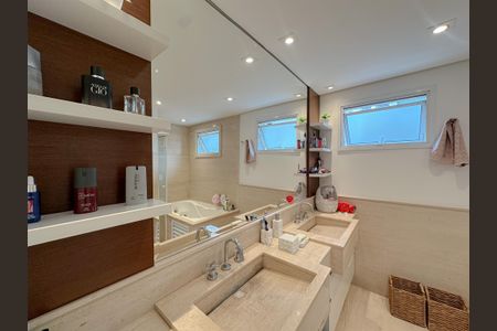 Apartamento à venda com 190m², 3 quartos e 4 vagasBanheiro Suíte 1