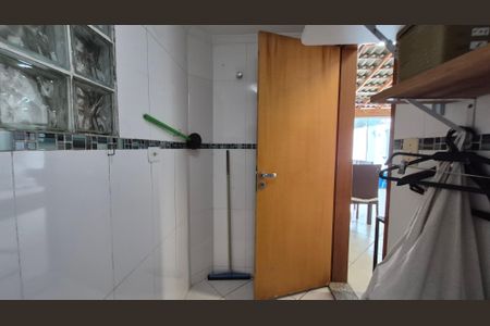 Apartamento à venda com 176m², 3 quartos e 2 vagas Apartamento à venda com 176m², 3 quartos e 2 vagasLavanderia