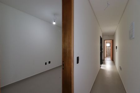 Casa à venda com 200m², 4 quartos e 2 vagasCorredor do primeiro piso