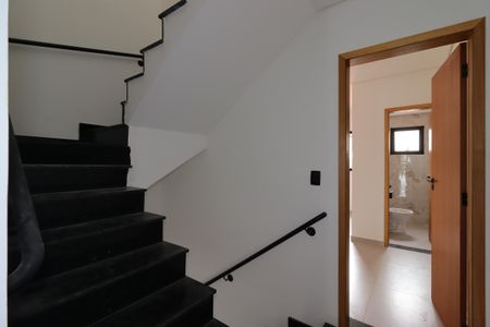 Casa à venda com 200m², 4 quartos e 2 vagasEscada para a Cobertura