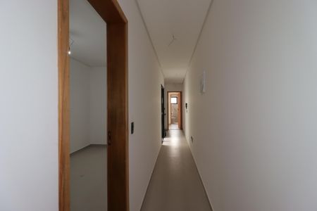 Casa à venda com 200m², 4 quartos e 2 vagasCorredor do primeiro piso