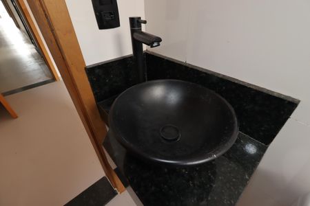 Casa à venda com 200m², 4 quartos e 2 vagasBanheiro da Suíte 1 - Pia