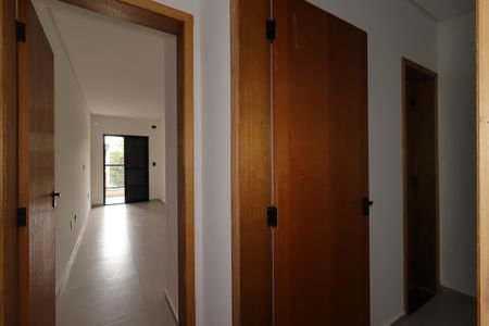 Casa à venda com 200m², 4 quartos e 2 vagasCorredor do primeiro piso